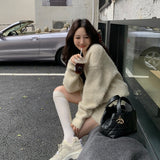 Vネックオーバーニットアップ