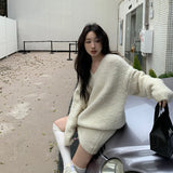 Vネックオーバーニットアップ