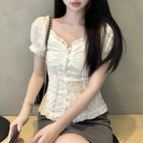 Vネック刺繍フリルブラウス