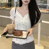 Vネック刺繍フリルブラウス