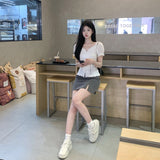 Vネック刺繍フリルブラウス