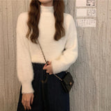 ふわふわハイネックニット