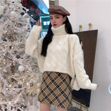 タートルネッククロップドニット