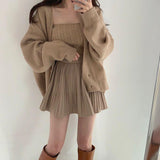 カーディガン&ケーブルニット&消しプリーツスカート