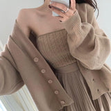 カーディガン&ケーブルニット&消しプリーツスカート