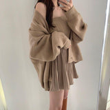 カーディガン&ケーブルニット&消しプリーツスカート