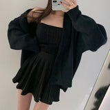 カーディガン&ケーブルニット&消しプリーツスカート