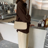 押し型ショルダーバッグ