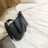 押し型ショルダーバッグ