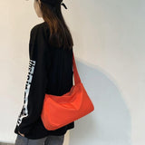 ナイロンショルダーバッグ