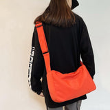 ナイロンショルダーバッグ