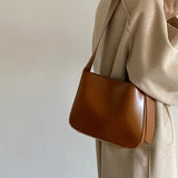 フェイクレザーバケットバッグ