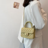 キルティングスクエアチェーンバッグ