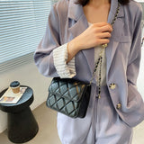 ゴールドチェーンキルトバッグ