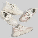 スポーティー厚底スニーカー