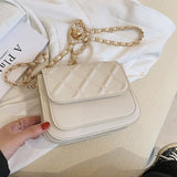 フラップショルダーバッグ