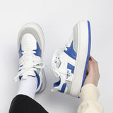 シミラーカラースニーカー