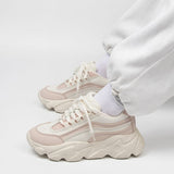 スポーティー厚底スニーカー