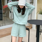 グリーンスウェットセットアップ