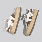 シミラーカラースニーカー