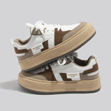 シミラーカラースニーカー