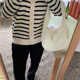 エンボス加工ショルダーバッグ