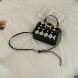 アーガイル柄ショルダーバッグ