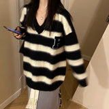 アルファベットボーダーニット