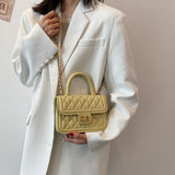 キルティングスクエアチェーンバッグ