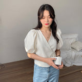 エンボスデザインガーリーブラウス