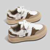 シミラーカラースニーカー