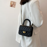 キルティングスクエアチェーンバッグ