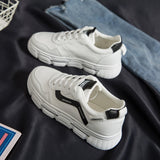 デイリーマッチスニーカー