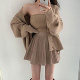 カーディガン&ケーブルニット&消しプリーツスカート