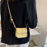 ゴールドチェーンフラップバッグ