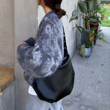 フェイクレザーショルダーバッグ