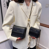 ゴールドチェーンフラップバッグ