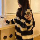 アルファベットボーダーニット