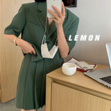 半袖ジャケット&プリーツスカート