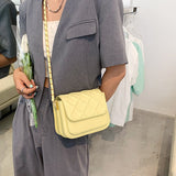 フラップショルダーバッグ