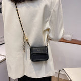 ゴールドチェーンフラップバッグ