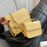 ゴールドチェーンフラップバッグ