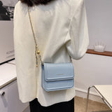 ゴールドチェーンフラップバッグ