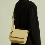 フェイクレザーショルダーバッグ